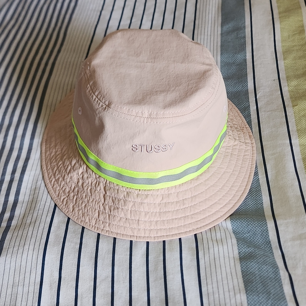 Stussy light pink reflective bucket hat